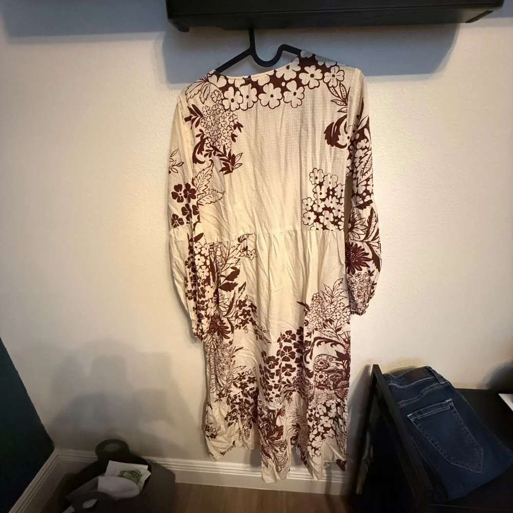 TIERED BISHOP SLEEVE DRESS - Picture 2 of 3